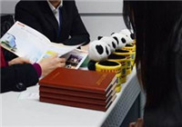 賣房留學(xué)月薪五千，出國(guó)到底值不值？