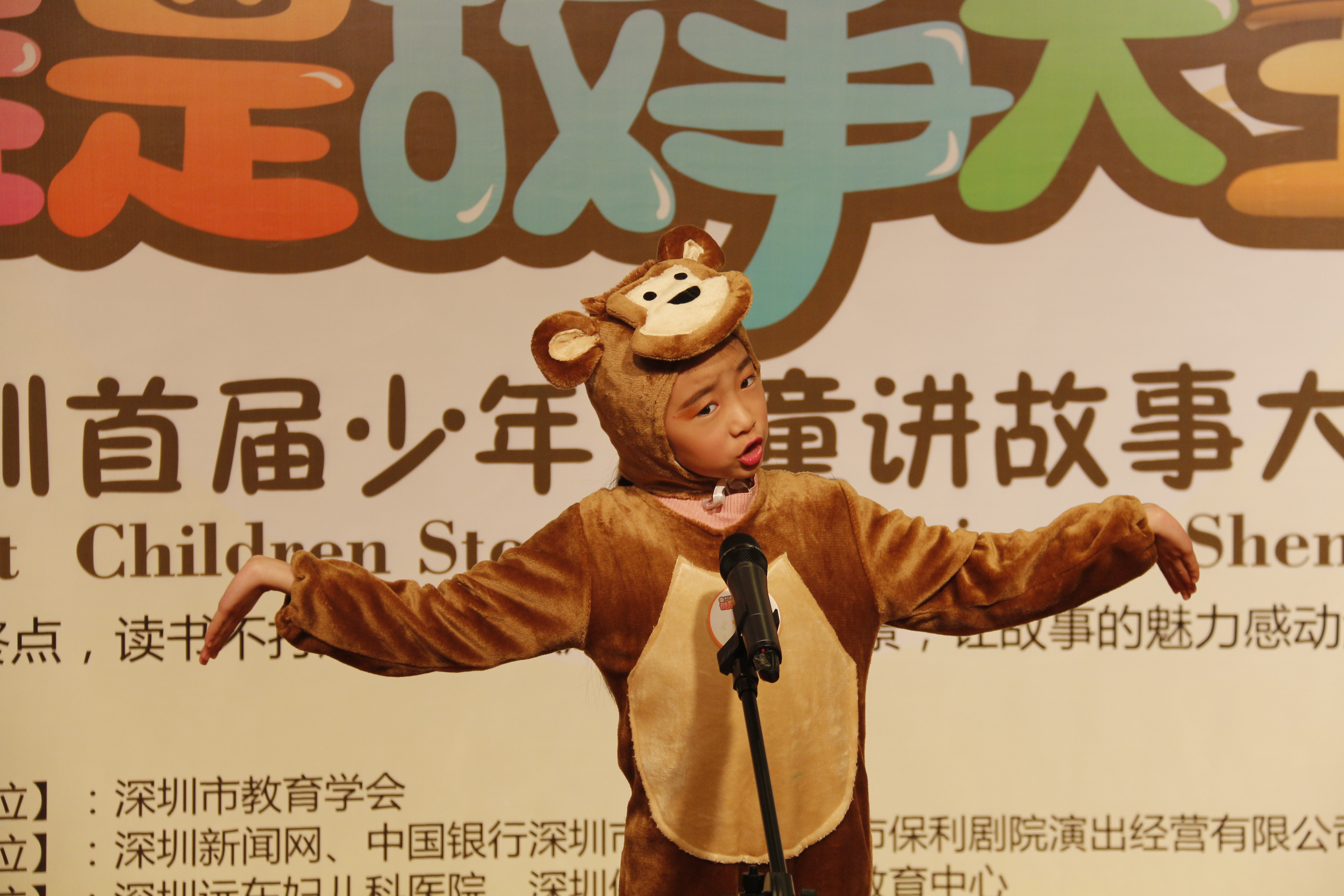 表情、動(dòng)作、著裝、演講面面俱到